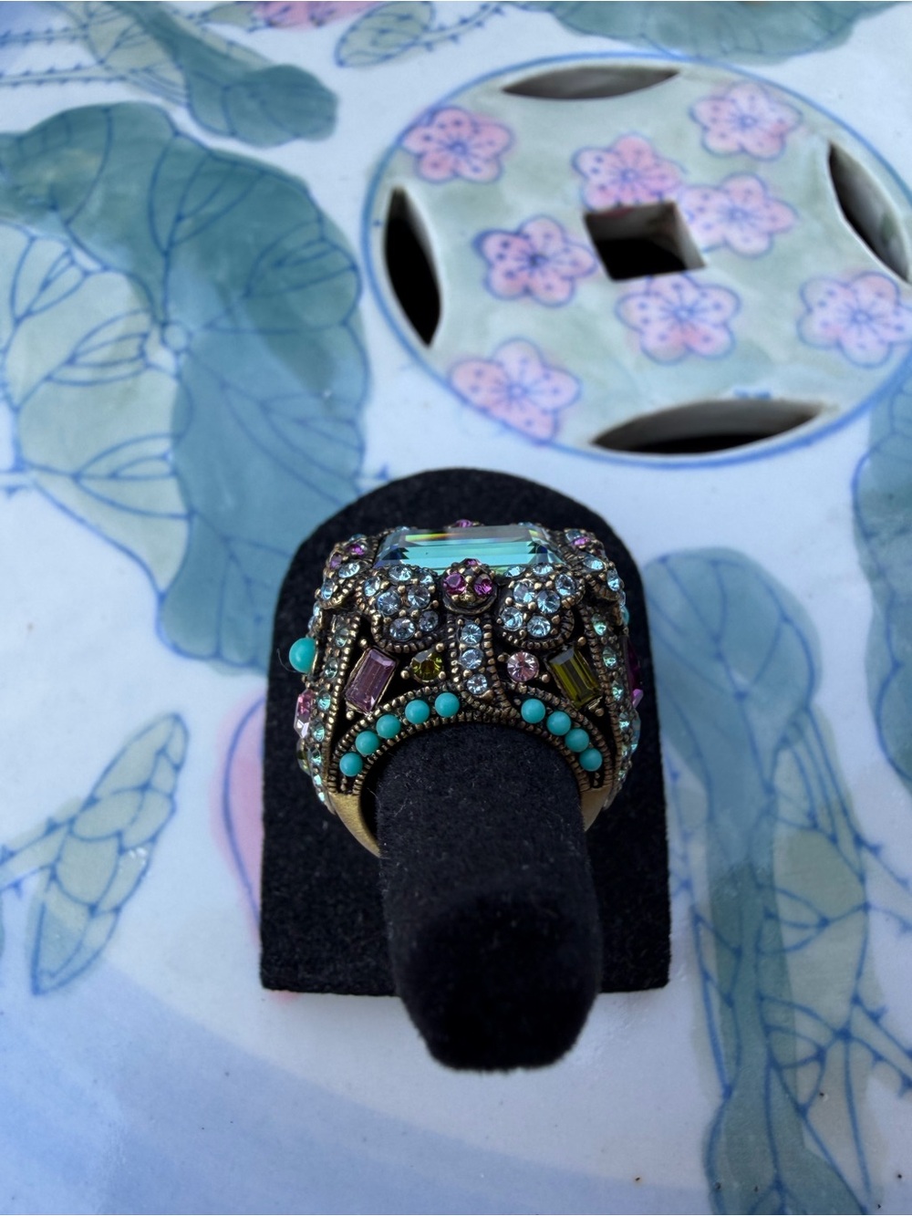 Heidi Daus ‘Damselfly’ Multi-Crystal Dragonfly Cocktail Ring.” Size 5 - Picture 5 of 11